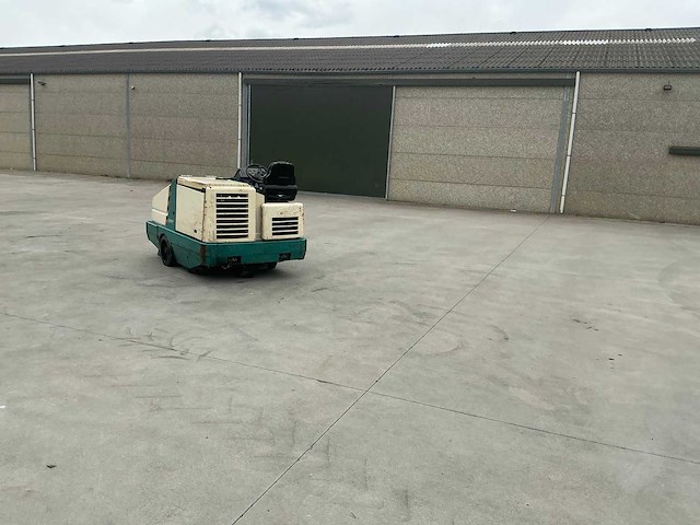 1997 tennant 355 zelfrijdende veegmachine - afbeelding 9 van  37