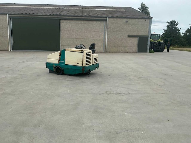 1997 tennant 355 zelfrijdende veegmachine - afbeelding 11 van  37