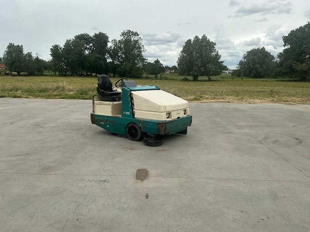 1997 tennant 355 zelfrijdende veegmachine - afbeelding 1 van  37
