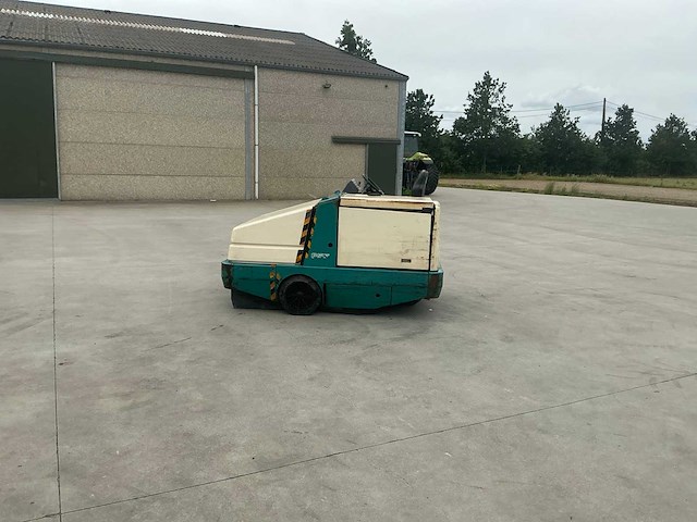 1997 tennant 355 zelfrijdende veegmachine - afbeelding 15 van  37