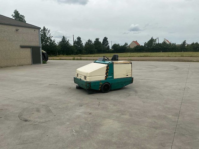 1997 tennant 355 zelfrijdende veegmachine - afbeelding 18 van  37