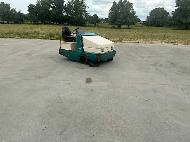 1997 tennant 355 zelfrijdende veegmachine - afbeelding 28 van  37