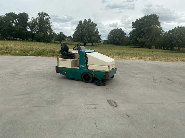 1997 tennant 355 zelfrijdende veegmachine - afbeelding 33 van  37