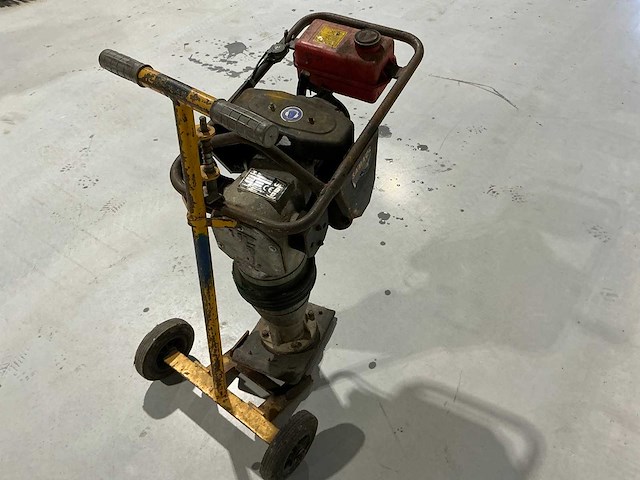 1997 ulbd ubz55 trilstamper - afbeelding 4 van  11