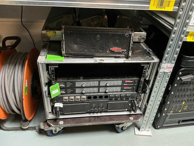 1998 apogee dlc24 signaal processor, versterker in rack met 4 speaker - afbeelding 1 van  4