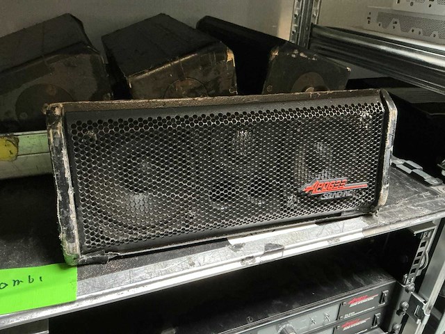 1998 apogee dlc24 signaal processor, versterker in rack met 4 speaker - afbeelding 2 van  4