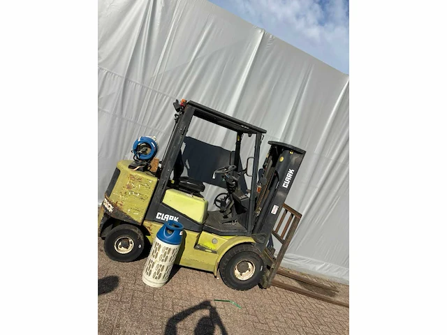 1998 clark cpg 25 vorkheftruck - afbeelding 2 van  4