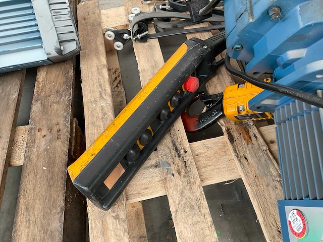1998 demag dkun 5-500 k v1 f4 kettingtakel met loopkat - afbeelding 2 van  3