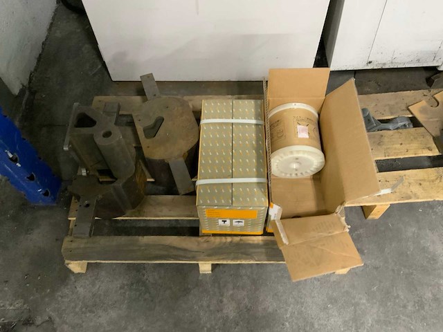 1998 fanuc robocut a-0c draadvonkmachine - afbeelding 15 van  16