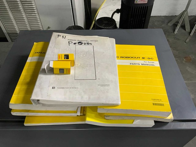 1998 fanuc robocut a-0c draadvonkmachine - afbeelding 16 van  16