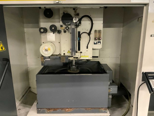 1998 fanuc robocut a-0c draadvonkmachine - afbeelding 7 van  16