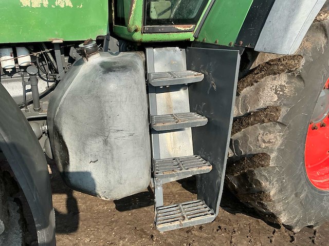 1998 fendt favorit 824 vierwielaangedreven landbouwtractor - afbeelding 1 van  5