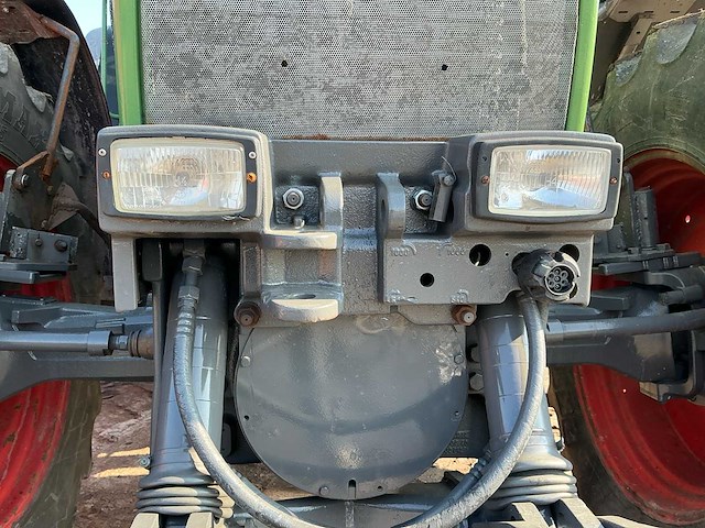 1998 fendt favorit 824 vierwielaangedreven landbouwtractor - afbeelding 2 van  18