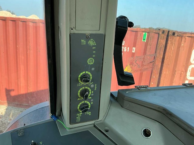 1998 fendt favorit 824 vierwielaangedreven landbouwtractor - afbeelding 13 van  18