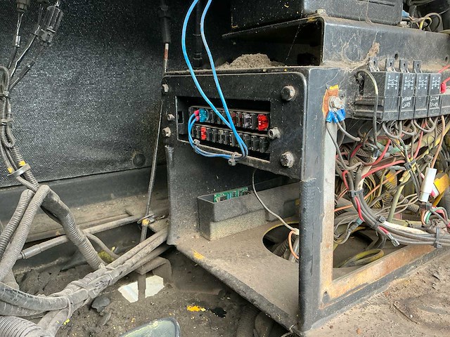 1998 fiat-hitachi fh 130w.3 banden graafmachine - afbeelding 11 van  59