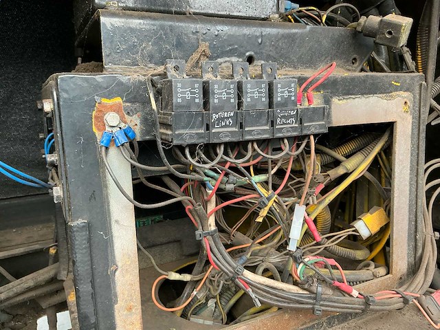 1998 fiat-hitachi fh 130w.3 banden graafmachine - afbeelding 13 van  59