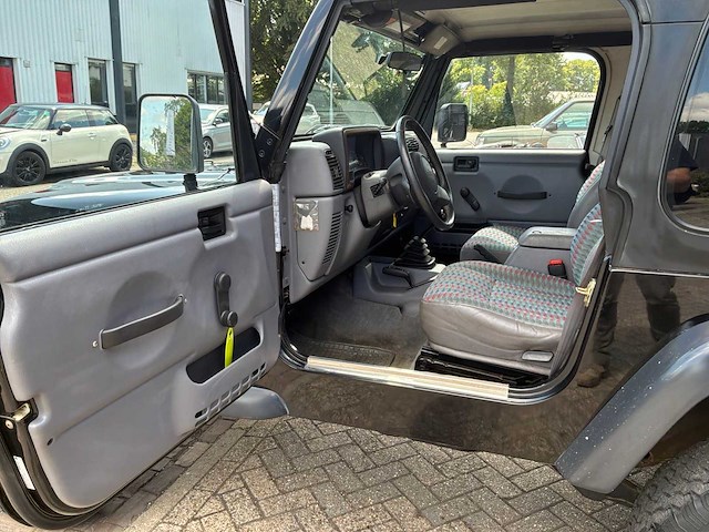 1998 jeep wrangler 4.0i hardtop personenauto - afbeelding 24 van  25