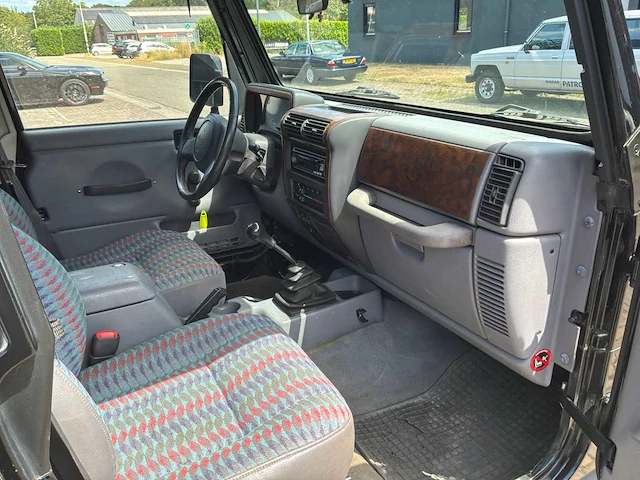 1998 jeep wrangler 4.0i hardtop personenauto - afbeelding 10 van  25