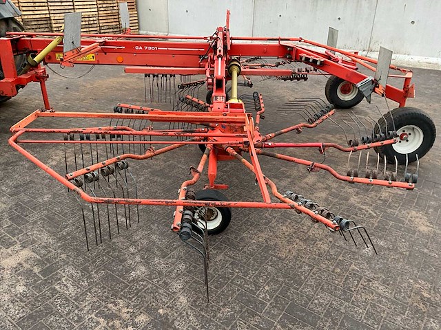 1998 kuhn ga 7301 hooischudder - afbeelding 13 van  13