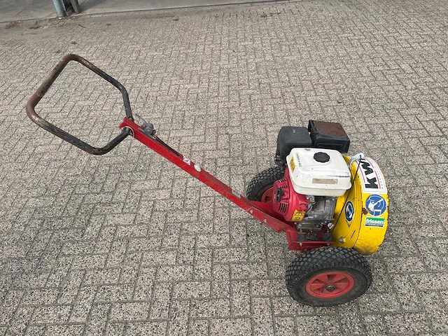 1998 kwh whirlwind 760 bladblazer – honda gx240 8 pk - afbeelding 3 van  4