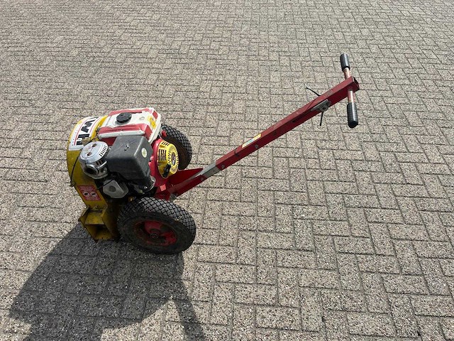 1998 kwh whirlwind 760 professionele blad- en terreinblazer – honda benzinemotor - afbeelding 1 van  6