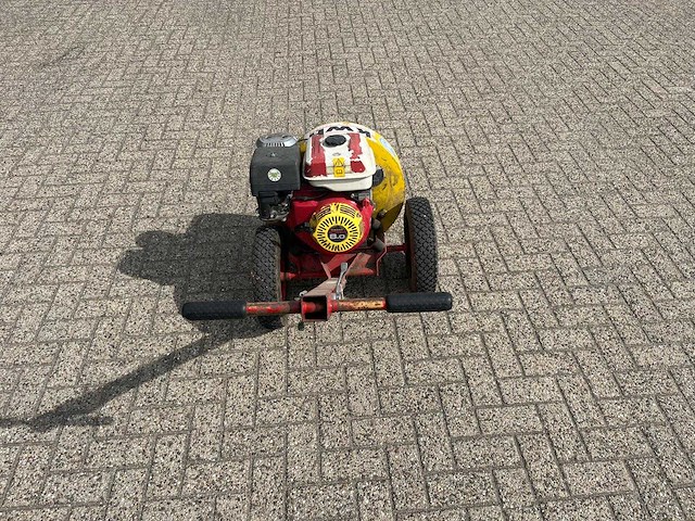 1998 kwh whirlwind 760 professionele blad- en terreinblazer – honda benzinemotor - afbeelding 4 van  6