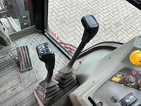 1998 massey ferguson 6140 dynashift vierwielaangedreven landbouwtractor met strodekker - afbeelding 7 van  37