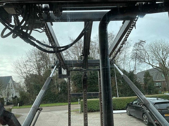 1998 massey ferguson 6140 dynashift vierwielaangedreven landbouwtractor met strodekker - afbeelding 11 van  37