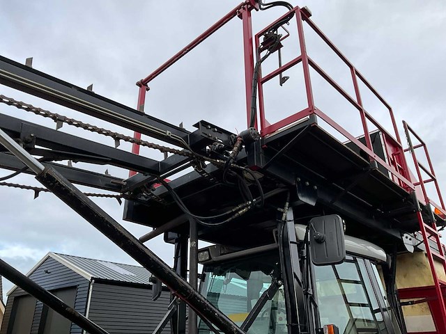 1998 massey ferguson 6140 dynashift vierwielaangedreven landbouwtractor met strodekker - afbeelding 13 van  37