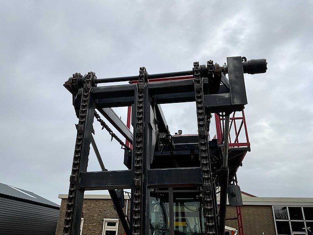 1998 massey ferguson 6140 dynashift vierwielaangedreven landbouwtractor met strodekker - afbeelding 16 van  37