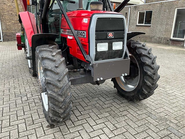 1998 massey ferguson 6140 dynashift vierwielaangedreven landbouwtractor met strodekker - afbeelding 17 van  37