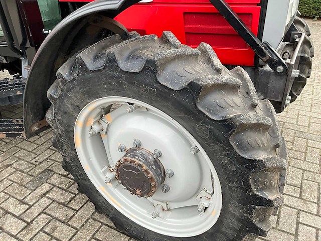 1998 massey ferguson 6140 dynashift vierwielaangedreven landbouwtractor met strodekker - afbeelding 19 van  37