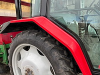 1998 massey ferguson 6140 dynashift vierwielaangedreven landbouwtractor met strodekker - afbeelding 21 van  37