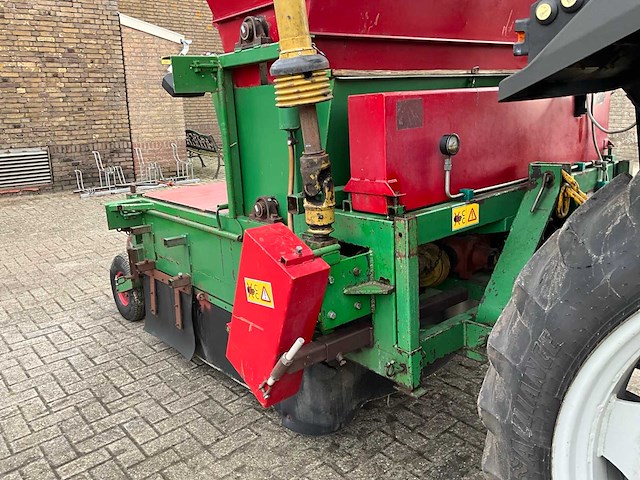 1998 massey ferguson 6140 dynashift vierwielaangedreven landbouwtractor met strodekker - afbeelding 24 van  37