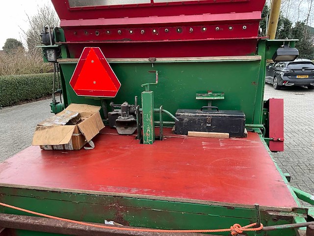 1998 massey ferguson 6140 dynashift vierwielaangedreven landbouwtractor met strodekker - afbeelding 28 van  37