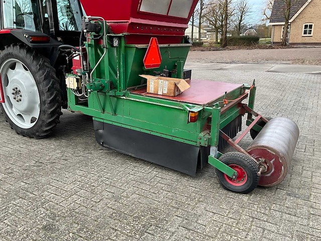 1998 massey ferguson 6140 dynashift vierwielaangedreven landbouwtractor met strodekker - afbeelding 33 van  37