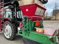 1998 massey ferguson 6140 dynashift vierwielaangedreven landbouwtractor met strodekker - afbeelding 34 van  37