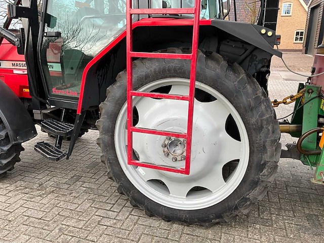 1998 massey ferguson 6140 dynashift vierwielaangedreven landbouwtractor met strodekker - afbeelding 37 van  37