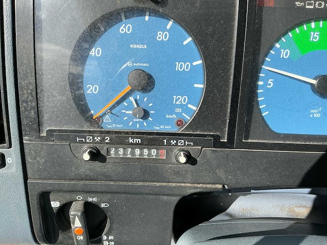 1998 mercedes-benz vrachtwagen - afbeelding 26 van  58