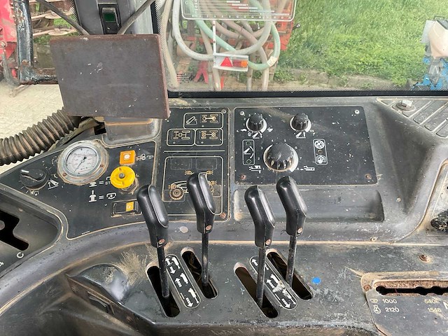 1998 new holland 8160 vierwielaangedreven landbouwtractor - afbeelding 15 van  22
