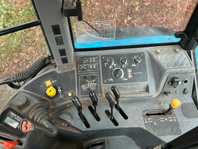 1998 new holland 8160 vierwielaangedreven landbouwtractor - afbeelding 33 van  34