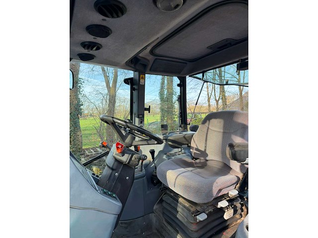 1998 new holland ts 100 vierwielaangedreven landbouwtractor - afbeelding 7 van  7