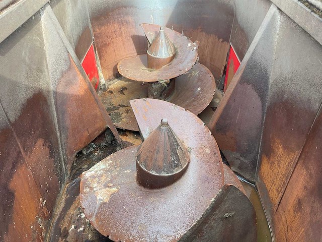 1998 peecon biga 24 m3 voermengwagen - afbeelding 12 van  13