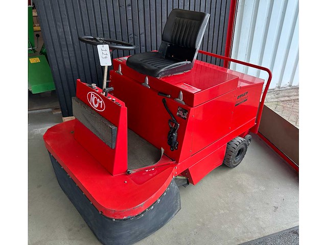 1998 rcm r850 zelfrijdende veegmachine - afbeelding 1 van  12
