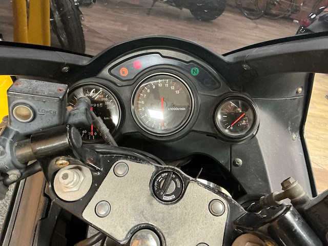 1998 suzuki gt73a motorfiets - afbeelding 11 van  12