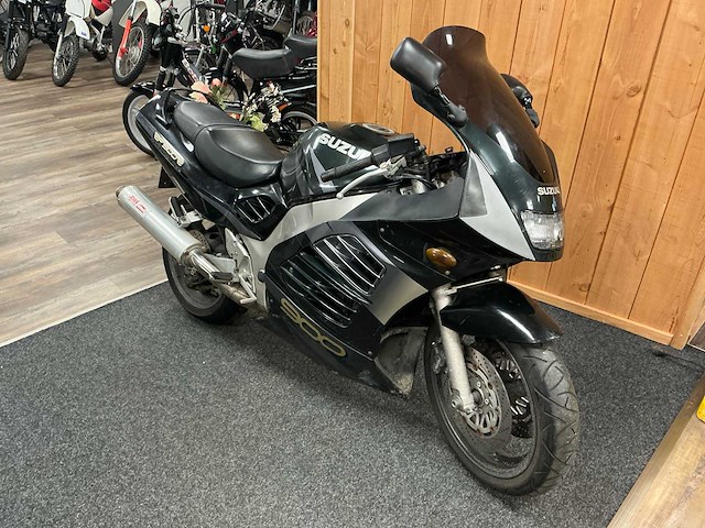 1998 suzuki gt73a motorfiets - afbeelding 1 van  9
