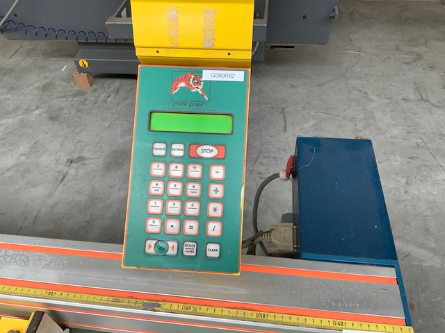 1998 tiger scale standard lengtemeet aanslag met rollenbaan - afbeelding 3 van  3