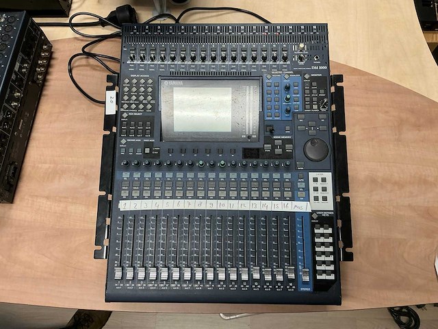 1998 yamaha dm1000 digitale mengtafel - afbeelding 1 van  3