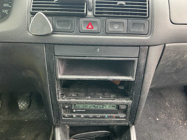 1999 - volkswagen - golf - 1.4-16v trendline - personenauto - afbeelding 10 van  11