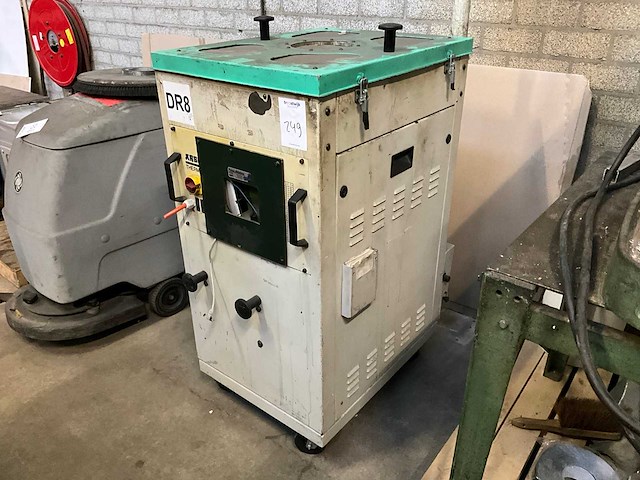 1999 arburg thermolift 100 2 granulaat droogunit - afbeelding 1 van  6